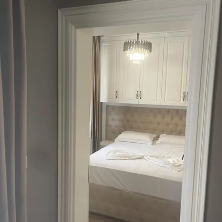 Luxury Apartment *